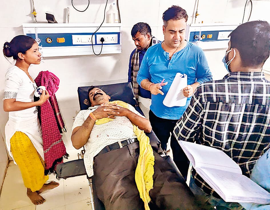 Bhojpuri News:रास्ते में कचरा फेंकने के विवाद में ये दो पक्षों के बीच मारपीट, आठ जख्मी