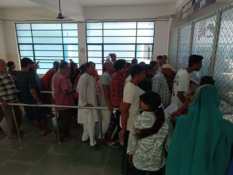 अस्पतालों में बढ़े वायरल फीवर के मरीज, बच्चों और बुजुर्गों पर सबसे अधिक असर