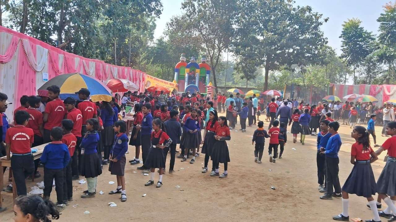 न्यू सेंट जेवियर हाई स्कूल में लगा बाल मेला, बच्चों ने लगाये विभिन्न व्यंजनों के स्टॉल