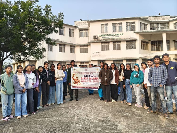 Deoghar news : कृषि कॉलेज में बिरसा जयंती की जयंती पर निकाली शोभायात्रा