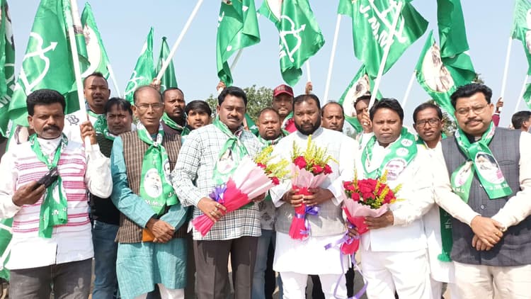 राज्यपाल व सीएम का झामुमो कार्यकर्ताओं ने उलिहातू में किया स्वागत