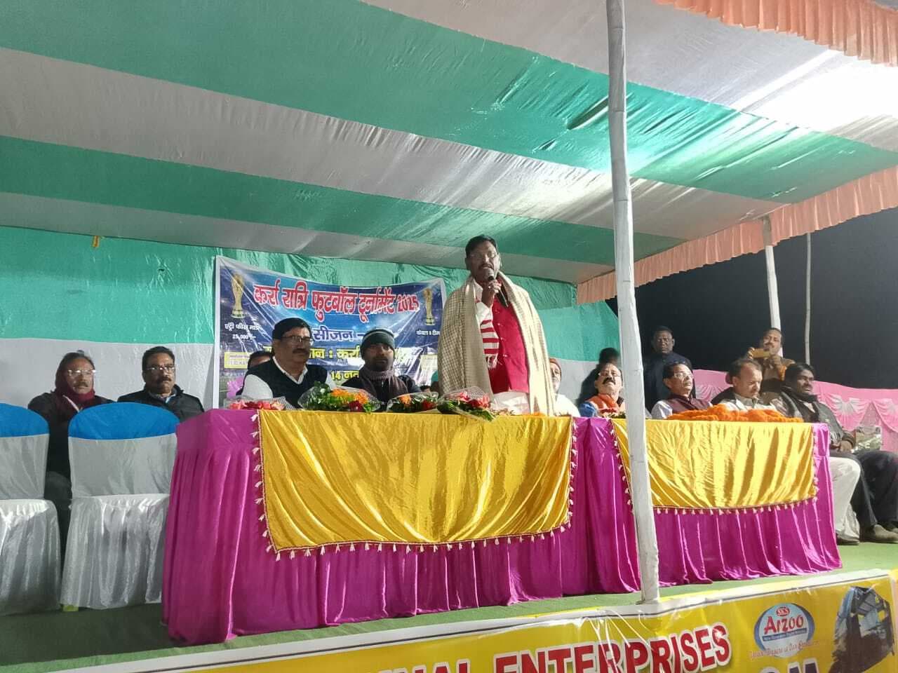 नाइट फुटबॉल प्रतियोगिता में शामिल हुए अर्जुन मुंडा