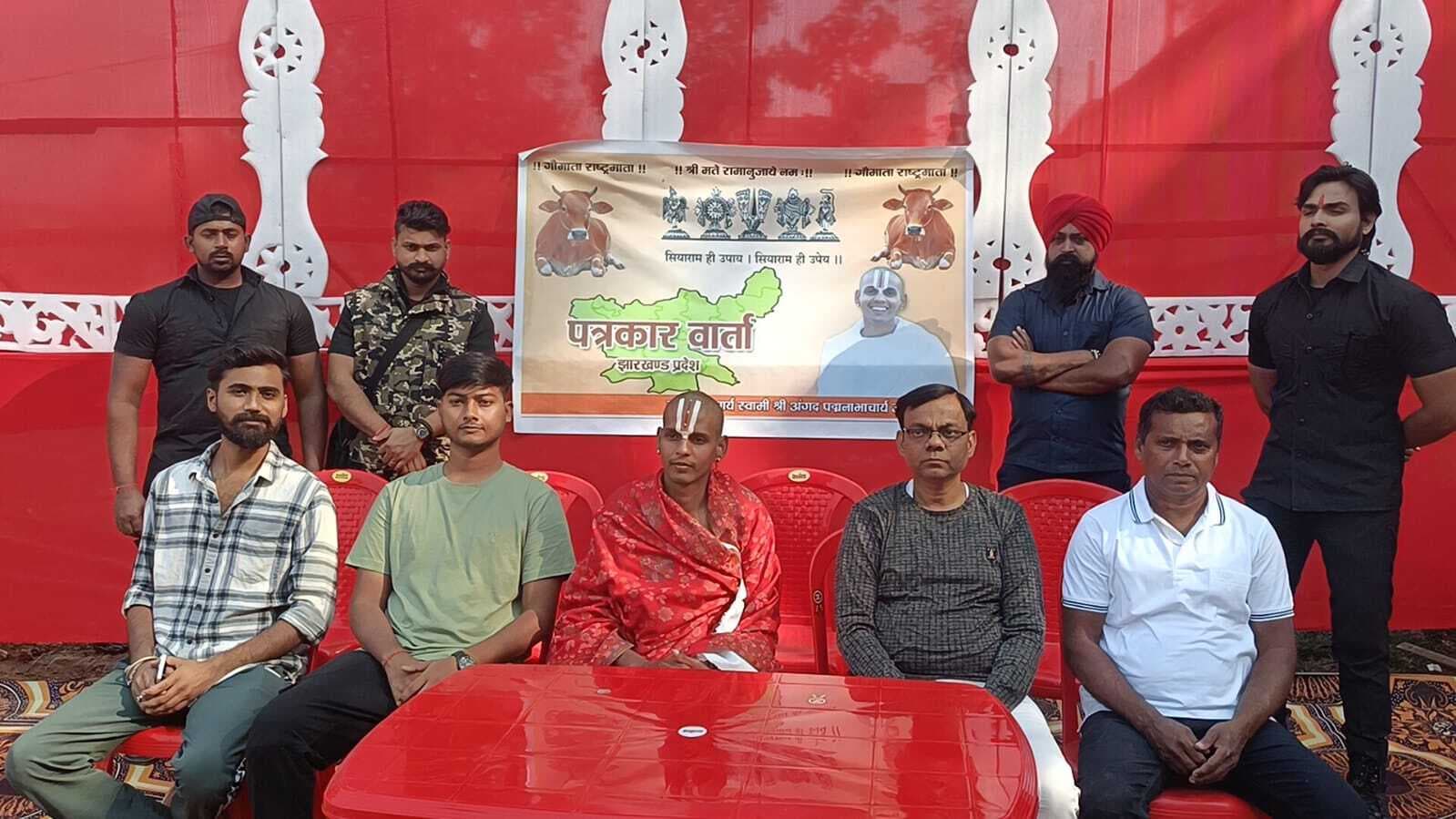 झारखंड में गोवंश की सुरक्षा के लिए जन आंदोलन की जरूरत : अंगद पद्मनाभाचार्य