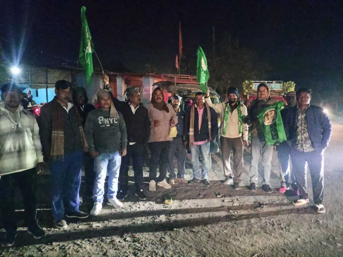 घाटशिला के उपचुनाव में जीत पर झामुमो ने मनाया जश्न