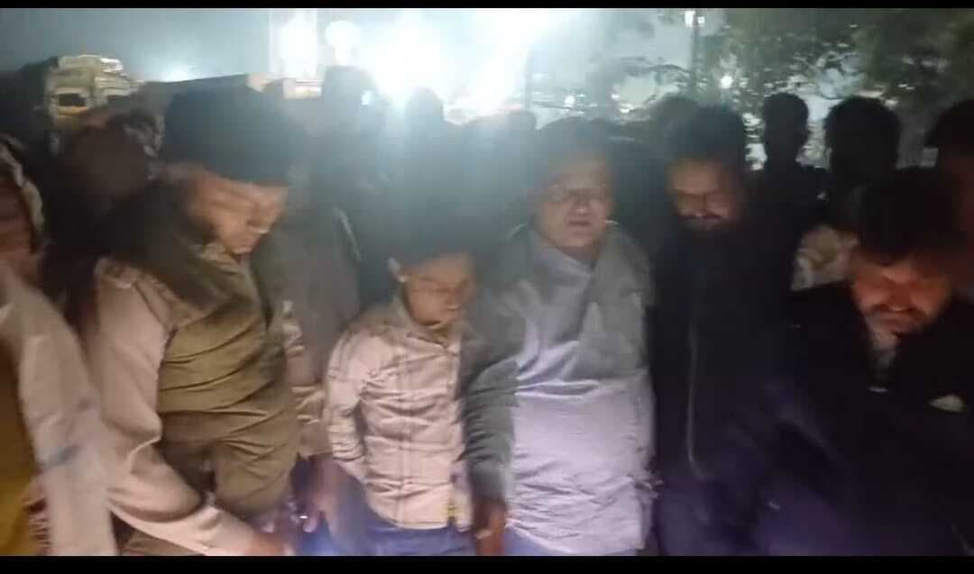 hajipur news. सड़क पार कर रहे अधेड़ की अज्ञात वाहन की टक्कर से गयी जान