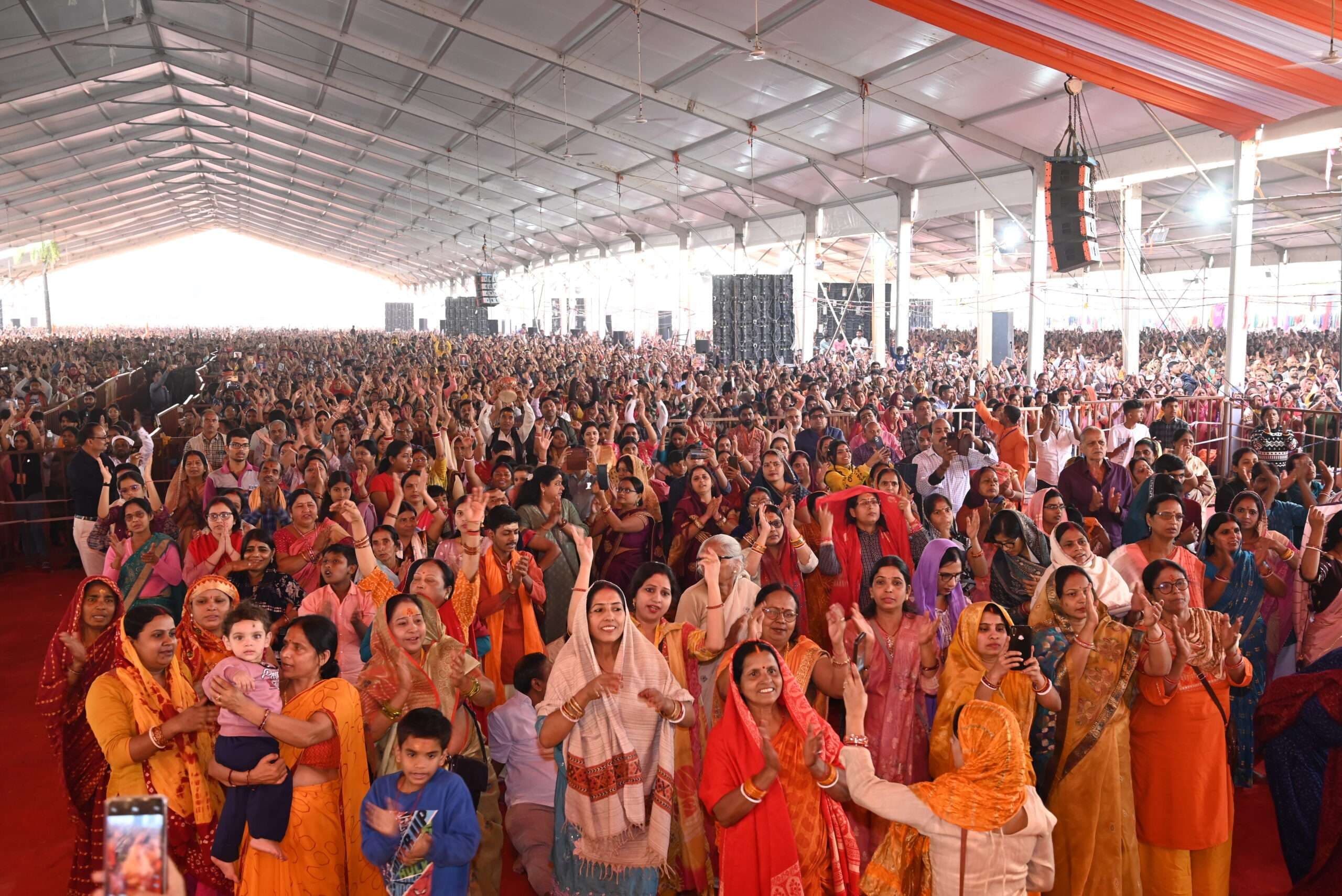 Deoghar News : इस बार मनायें ग्रीन महाशिवरात्रि, लगायें पौधे : पं प्रदीप मिश्रा