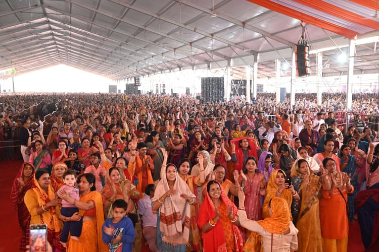 Deoghar News : इस बार मनायें ग्रीन महाशिवरात्रि, लगायें पौधे : पं प्रदीप मिश्रा