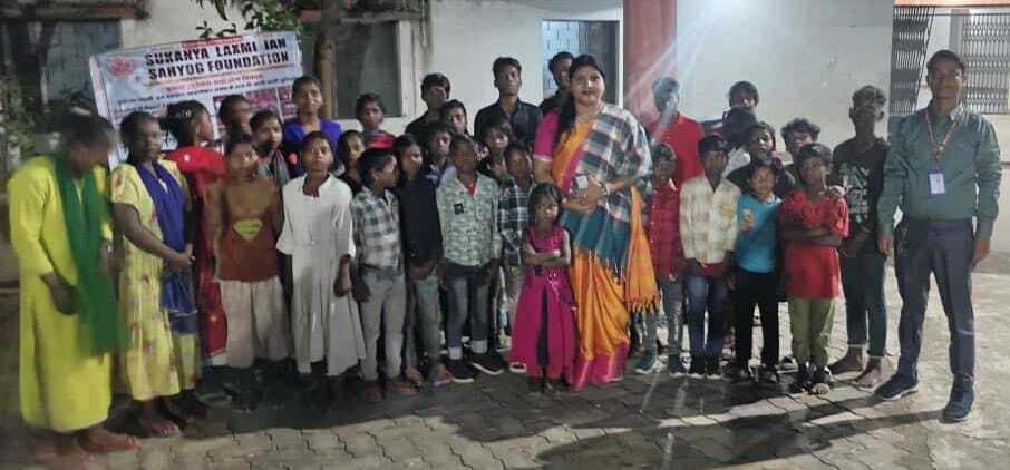 बच्चों के बीच बांटी शिक्षण सामग्री