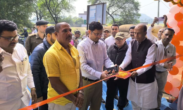 ककबारा पैक्स से डीएम ने किया धान खरीद का शुभारंभ