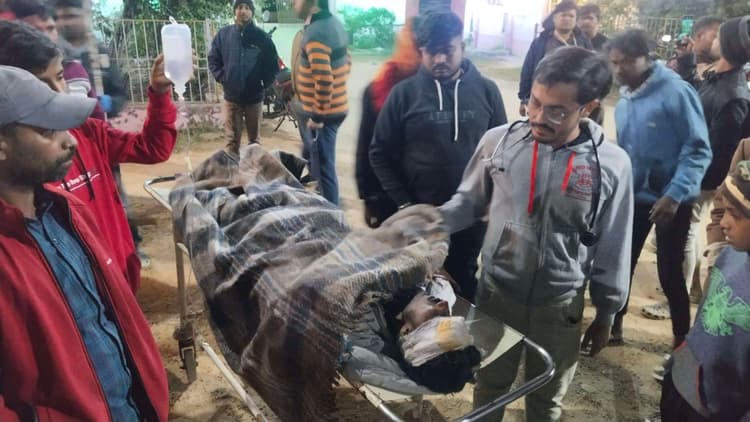 दो बाइकों की आमने-सामने भिड़ंत में एक युवक की मौत, चार गंभीर