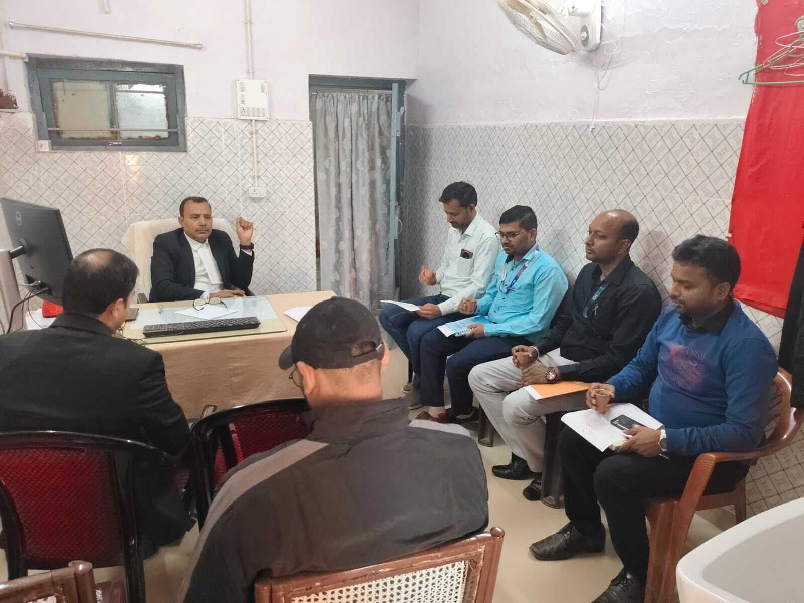 Madhubani News : लोक अदालत की तैयारी के लिए बैंक अधिकारियों के साथ की बैठक