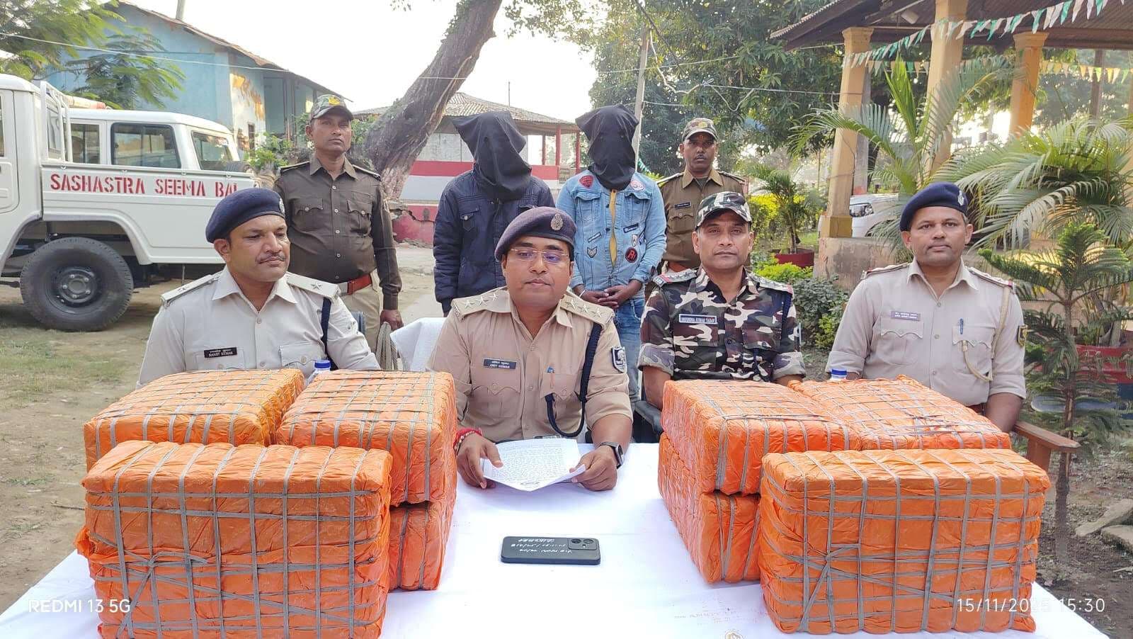 Madhubani News : 52 किलो गांजा के साथ दो तस्कर गिरफ्तार