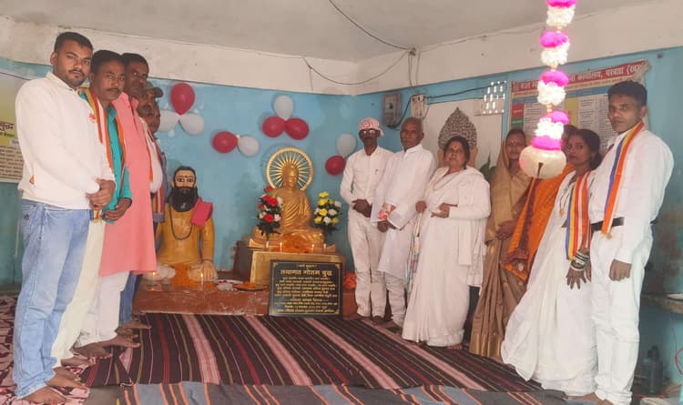 बुद्धनगर भरतखण्ड में रविदास बैठका पर गौतम बुद्ध की प्रतिमा स्थापित