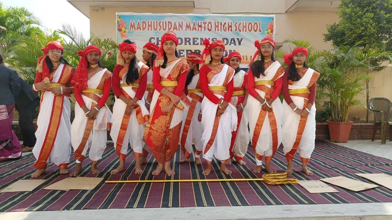 Chaibasa News : एमएम स्कूल में संस्कृति, ज्ञान और प्रेरणा का अनोखा मेल