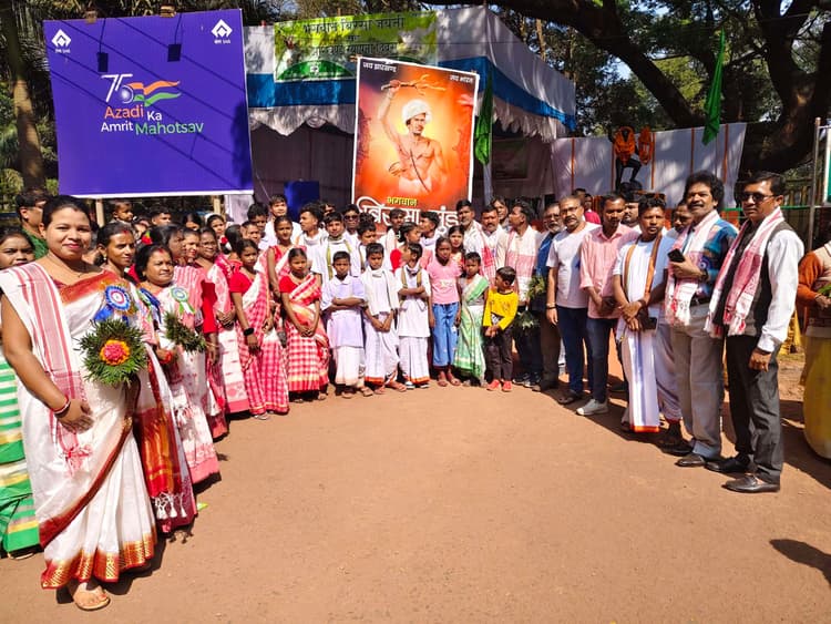 Chaibasa News : बिरसा मुंडा के जीवन से प्रेरणा लेने की जरूरत : एसपी दास