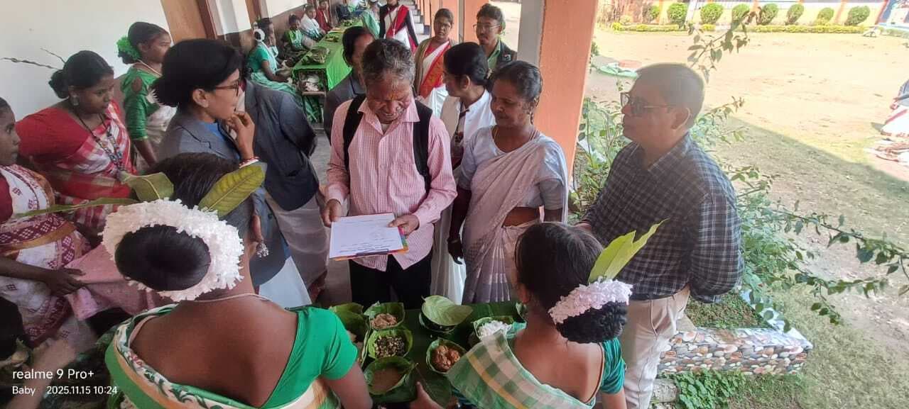 Chaibasa News : जनजातीय व्यंजन में दासकीर व मूर्तिकला में हितेश बेहरा प्रथम