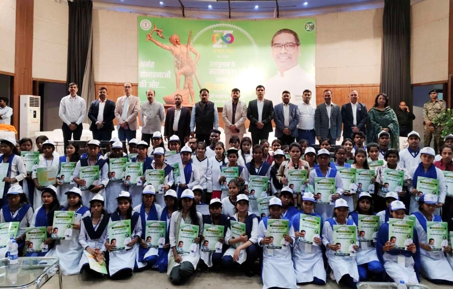 Dhanbad News: शिक्षा, स्वास्थ्य सहित हर क्षेत्र में आगे बढ़ रहा झारखंड