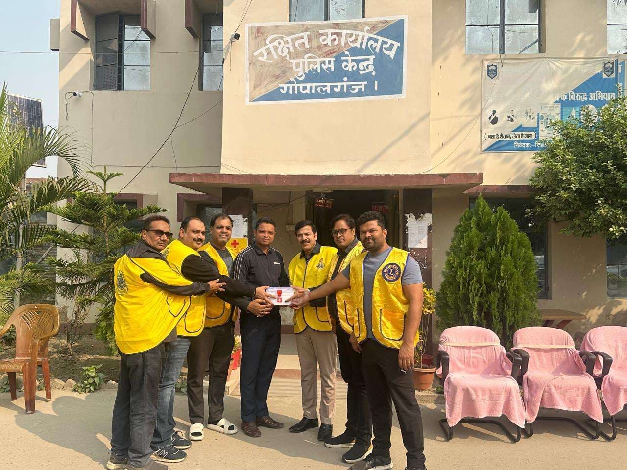 लायंस क्लब ऑफ गोपालगंज ने पुलिस थानों में बांटी फर्स्ट एड किट, आपात सेवाओं को मिलेगी मजबूती