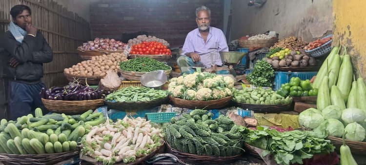 रबी सीजन में भी कम नहीं हो रहा हरी सब्जी का दाम, 80 रुपये बिक रहा कद्दू