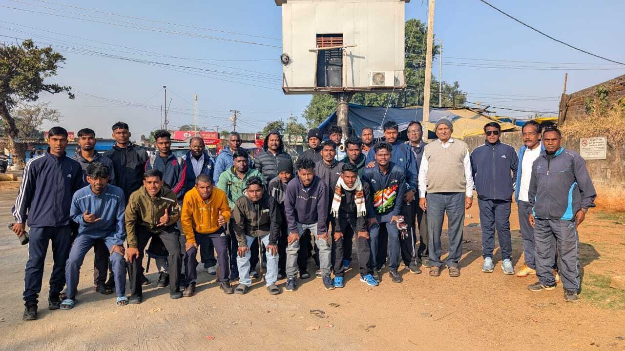 प्रतियोगिता में शामिल होने के लिए खूंटी जिला टीम रवाना