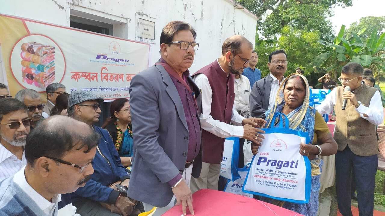 करमाटांड़ में 250 कंबलों का वितरण, विद्यासागर की प्रतिमा पर अर्पित की श्रद्धांजलि