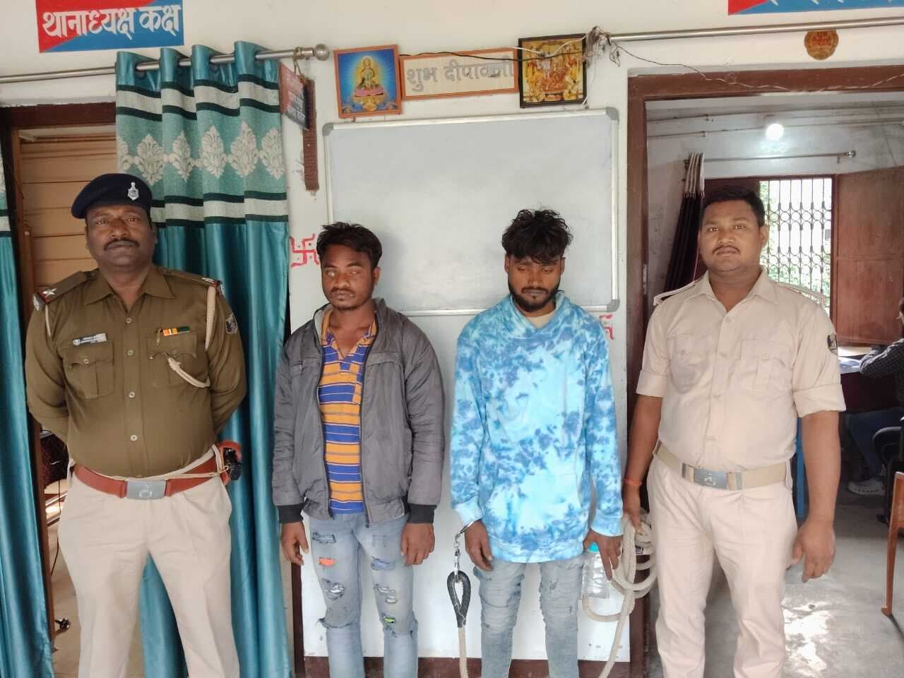 बलिया बेलौन पुलिस ने दो शराब तस्करों को दबोचा