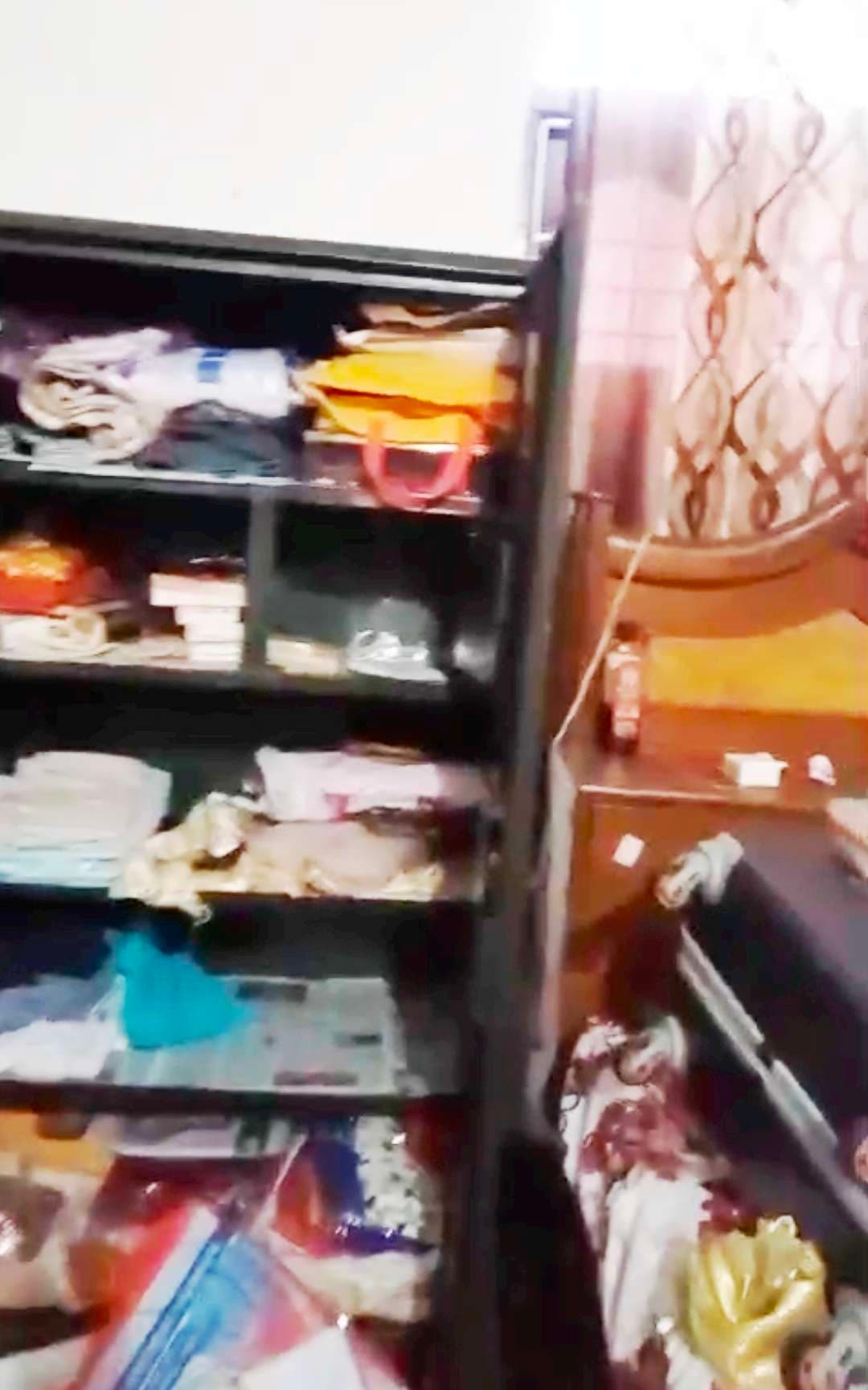 पूर्व सैनिक के घर से चोरों ने  उड़ाये लाखों के जेवरात, सीसीटीवी के हार्ड डिस्क भी साथ ले गये चोर