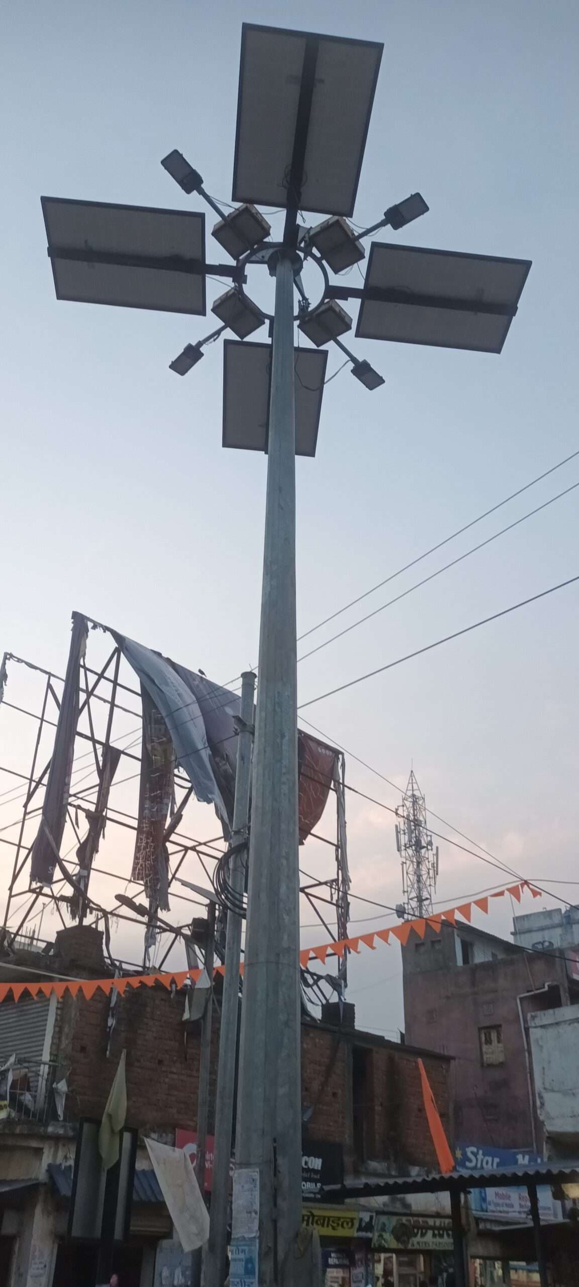 तोरपा के चौक-चौराहों पर लगी हाई मास्ट लाइट वर्षों से खराब