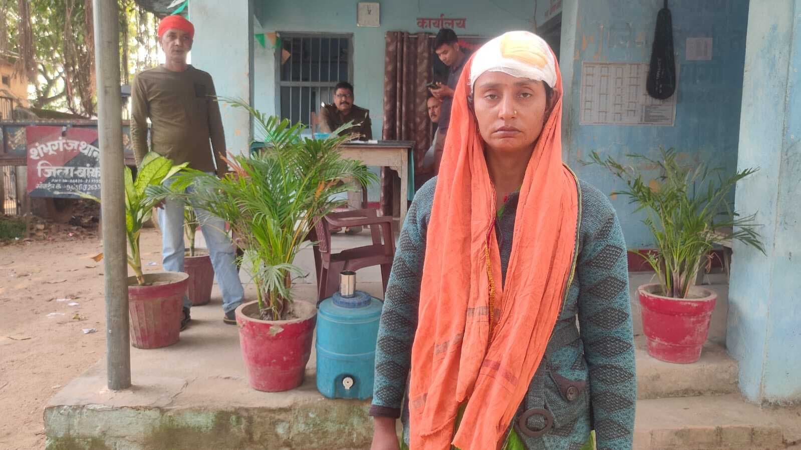 सिगरेट नहीं दिया तो नशे में धुत तीन युवकों ने महिला दुकानदार का फोड़ा सिर