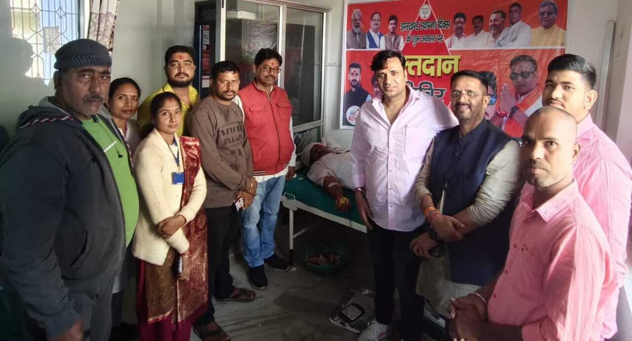 स्थापना : भाजयुमो के शिविर में 14 लोगों ने किया रक्तदान