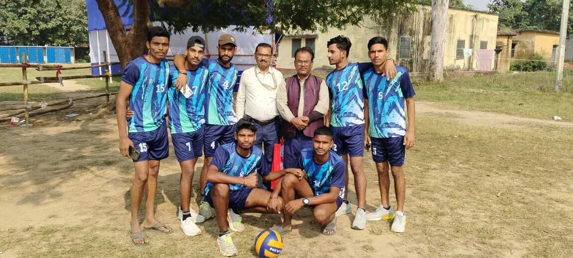 केकेएम कॉलेज जमुई की 12 सदस्यीय वॉलीबॉल  टीम रवाना
