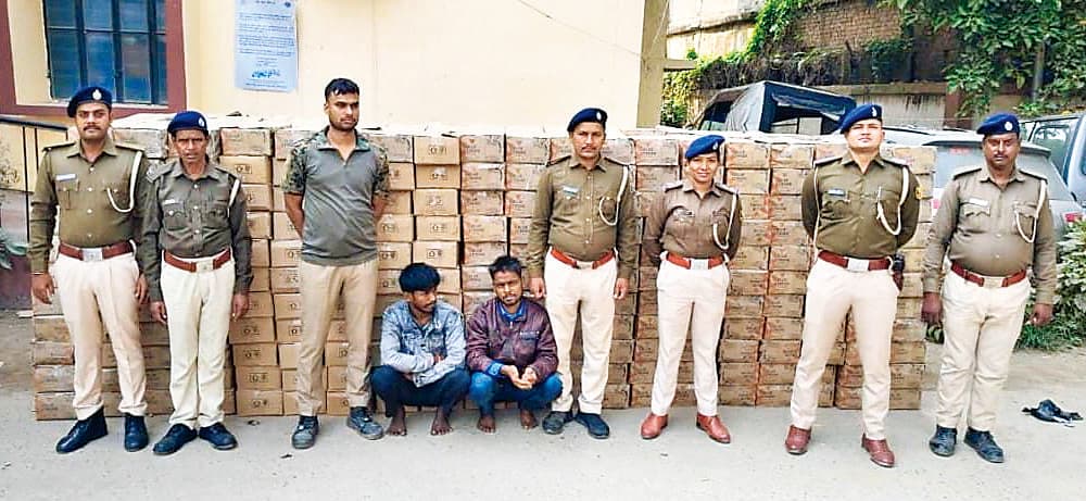 Gopalganj News : कुचायकोट पुलिस ने कंटेनर से 567 कार्टन विदेशी शराब की बरामद, मुजफ्फरपुर के दो तस्कर धराये