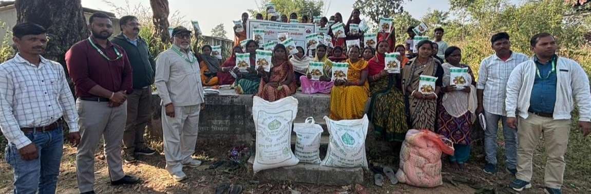 Bokaro News : काटमकुल्ही गांव में 50 किसानों के बीच मुफ्त बीज का वितरण