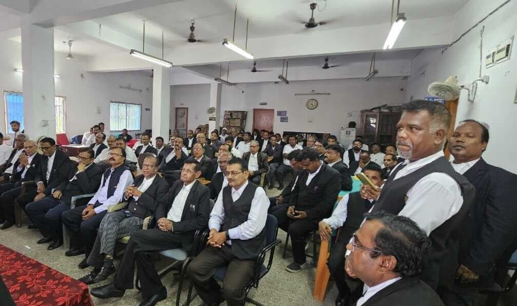 Seraikela Kharsawan News : न्यायालय भवन स्थानांतरण का एसोसिएशन ने किया विरोध