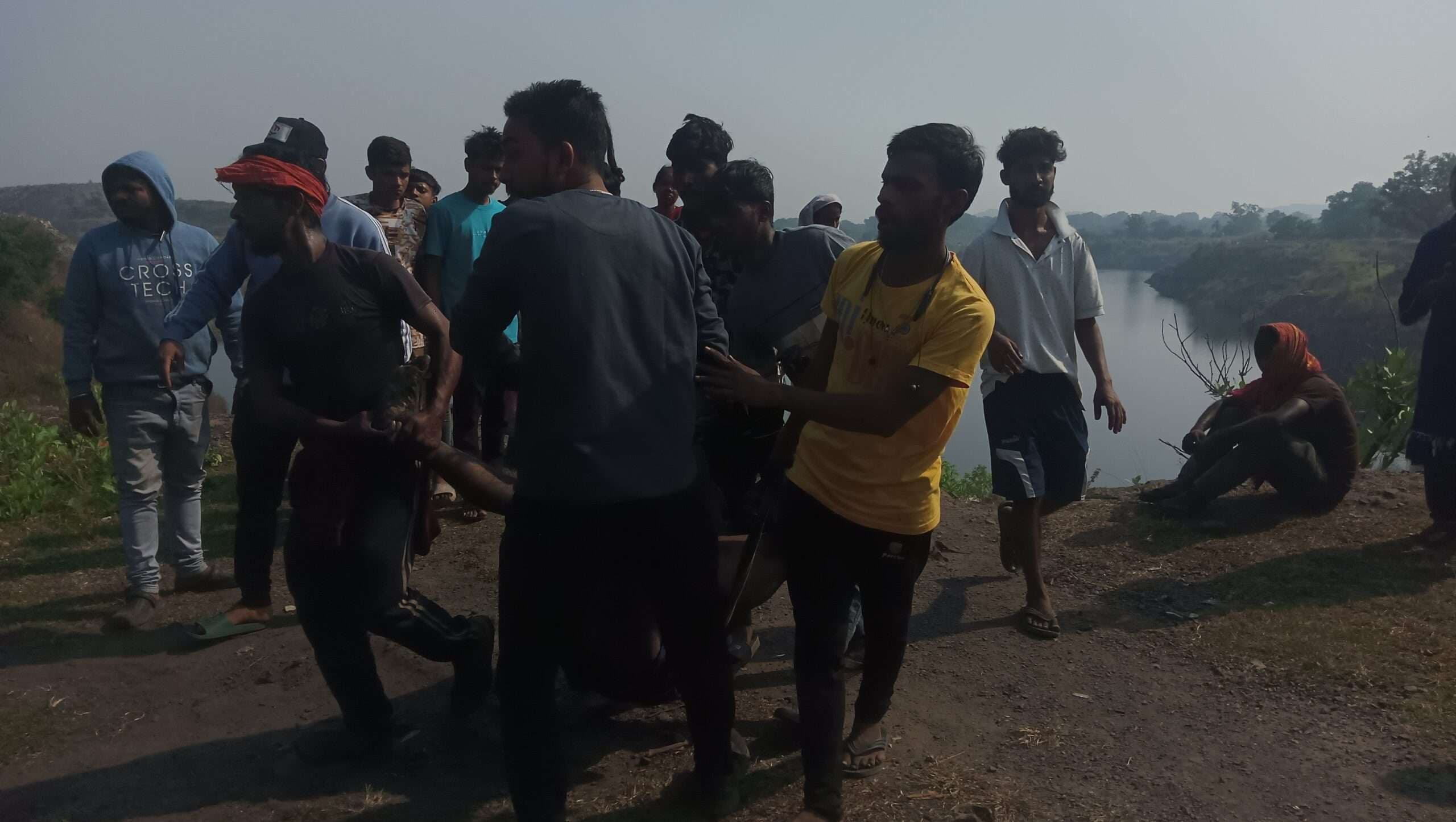 Dhanbad News: अवैध खनन में चाल धंसने से युवक की मौत, चार घायल