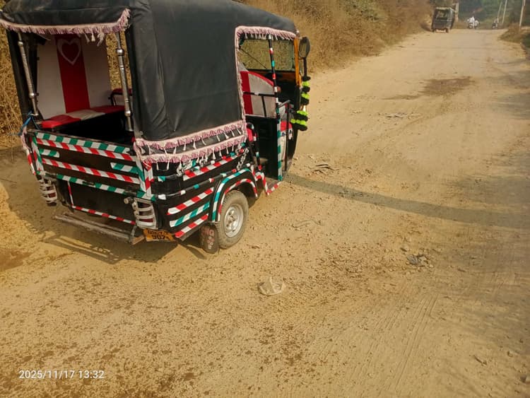 डहला- चैनपुर मोड़ के पास उभरे खतरनाक गड्ढे