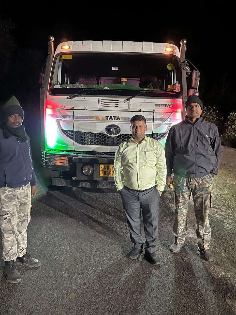 मोहनपुर में बिना चालान के हाइवा जब्तRe-write Textमोहनपुर में बिना चालान के हाइवा जब्त किया गया।