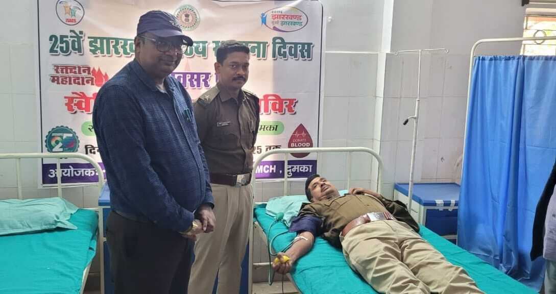 कैंप में एसआइ समेत आठ लोगों ने किया रक्तदान