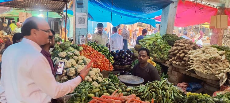 शादी-विवाह के मौसम में सब्जियों के दामों में उछाल, गोभी की अधिक आवक से कीमत में आयी गिरावट