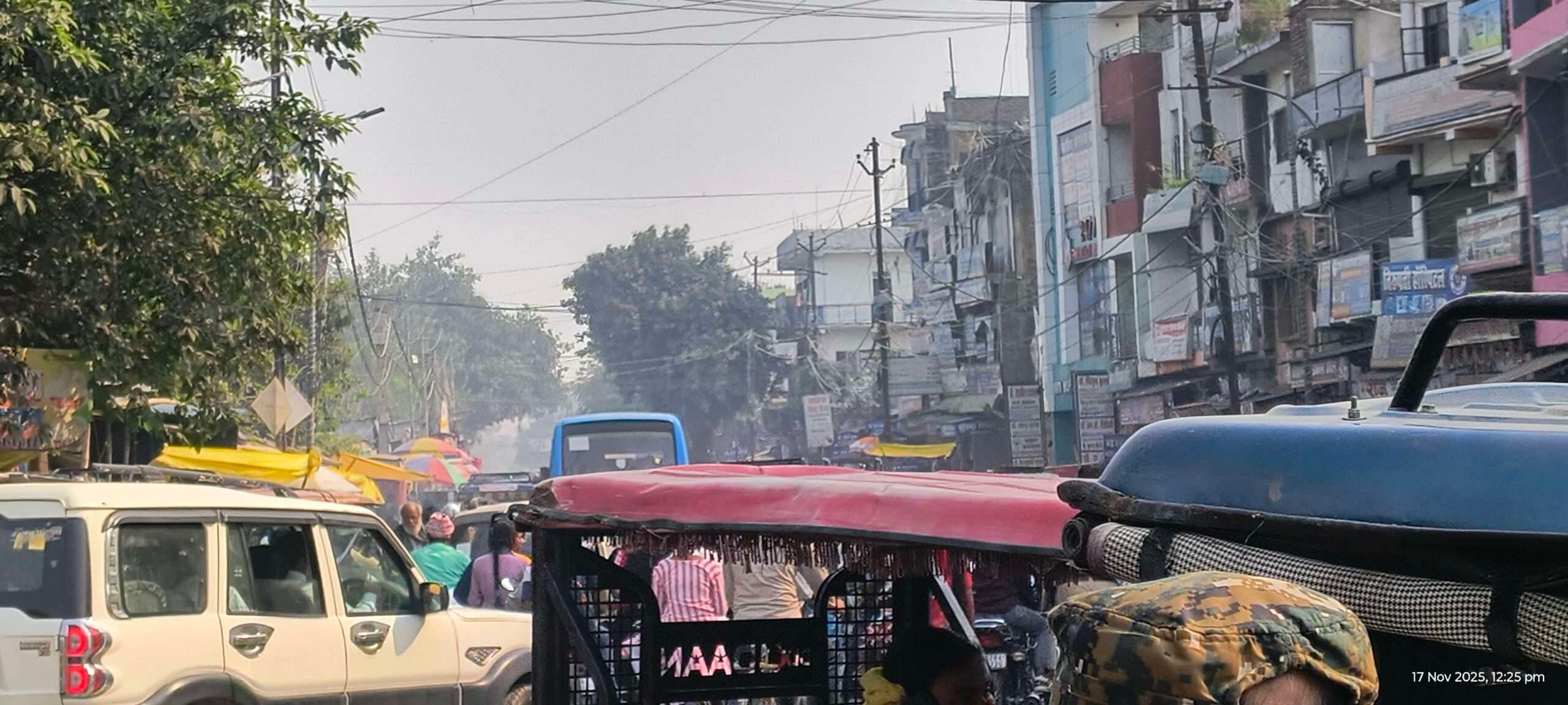 शहर के आंबेडकर चौक से घोष मोड़ तक रहा भारी जाम, राहगीरों की बढ़ी मुश्किल