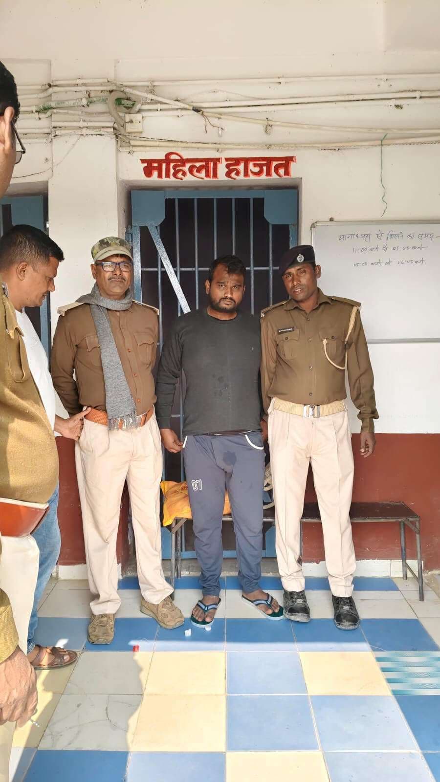 हत्या अभियुक्त को पकरीबरावां पुलिस ने धनबाद से किया गिरफ्तार