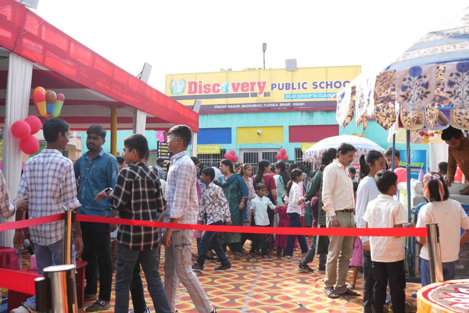 डिस्कवरी पब्लिक स्कूल में मेले का आयोजन, बच्चों के लिए लगाये गये स्टॉल