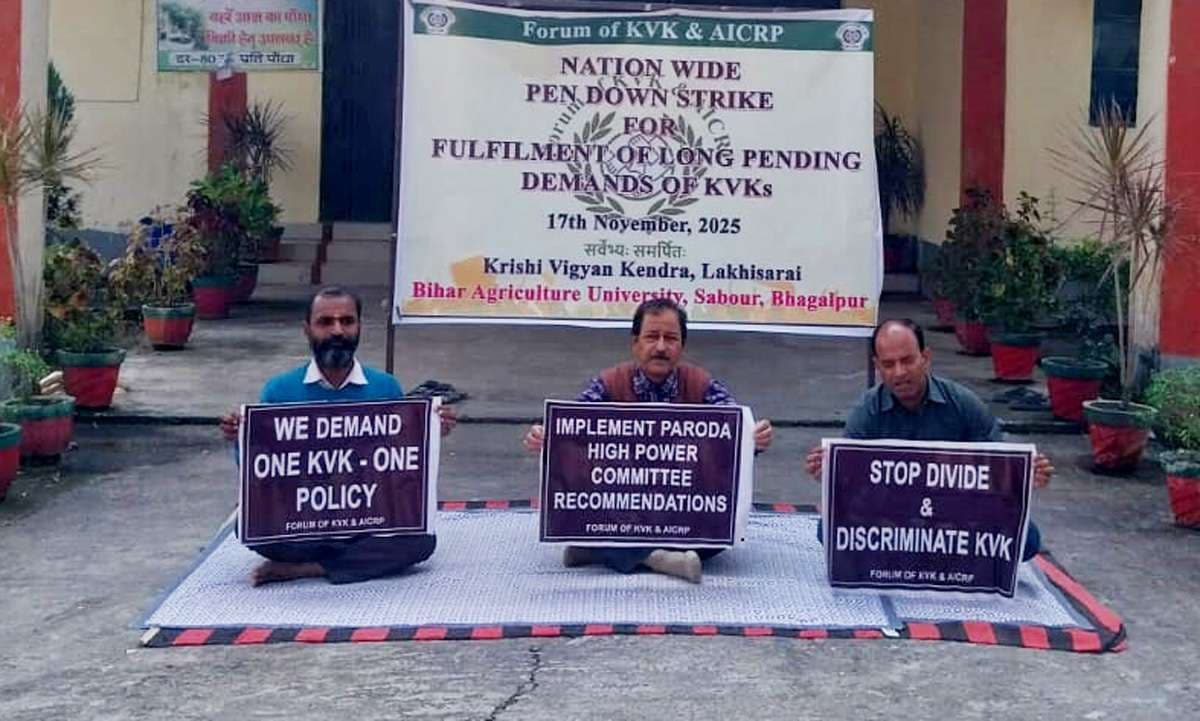 10 सूत्री मांगों को लेकर एक दिवसीय हड़ताल पर रहे कृषि वैज्ञानिक