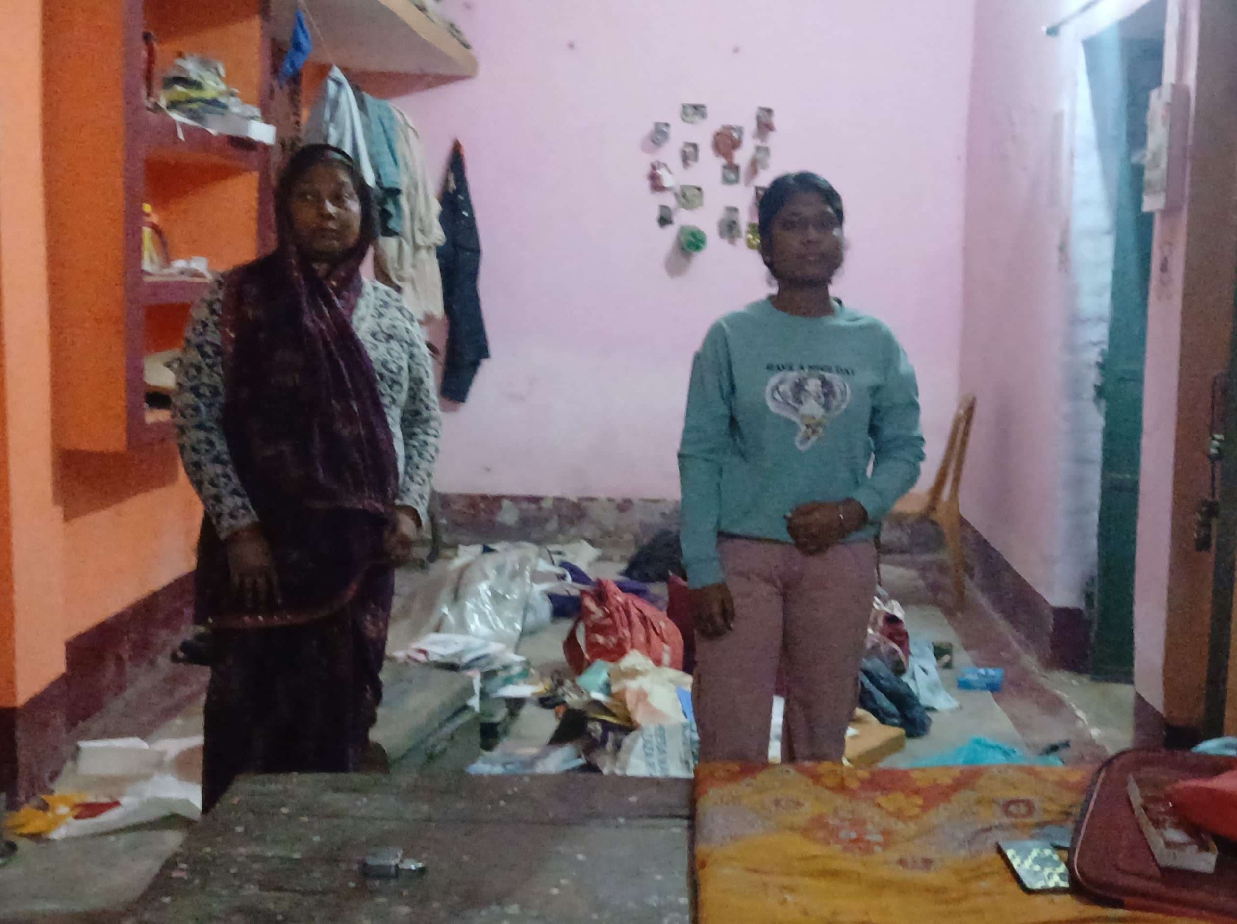 चोरों ने घर का ताला तोड़ जेवरात व नकद की चोरी