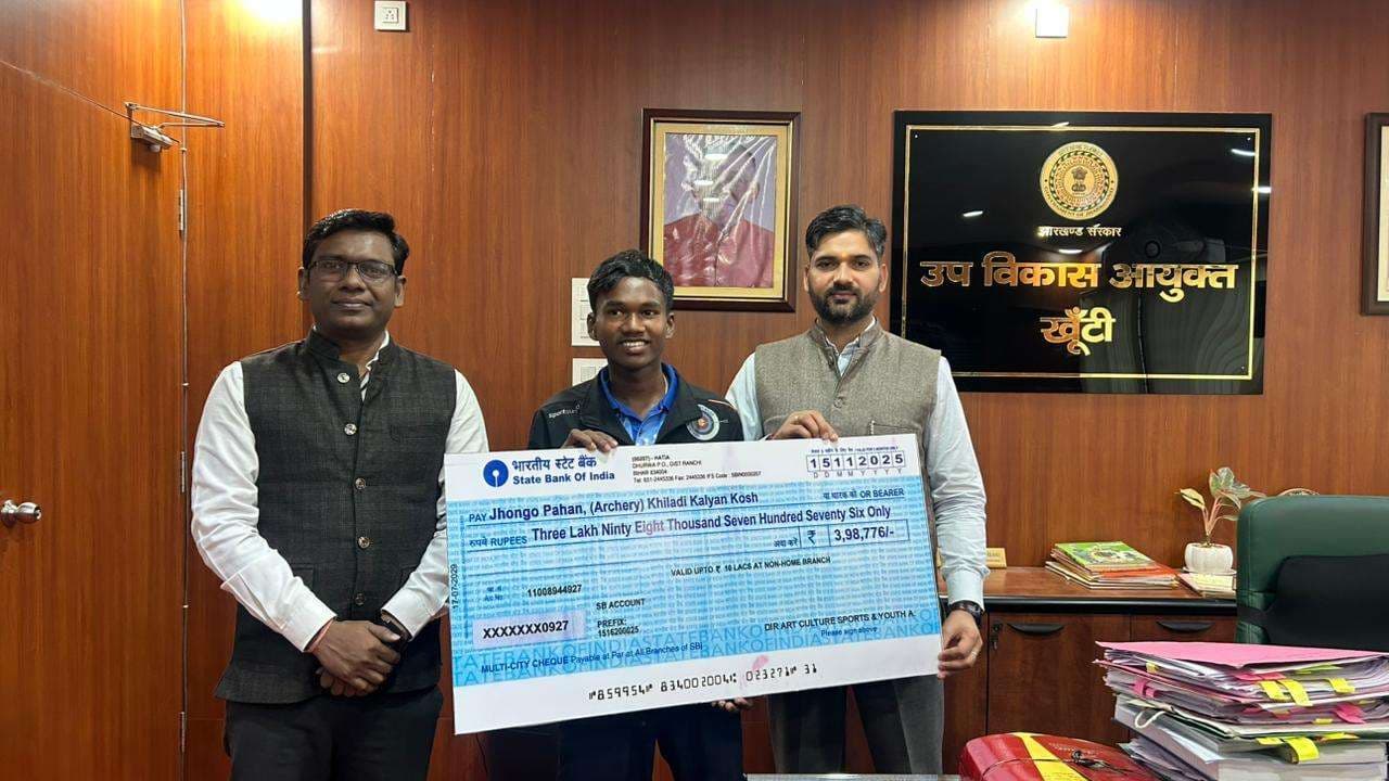 झोंगो पहान को तीरंदाजी उपकरण खरीदने के लिए मिली आर्थिक मदद