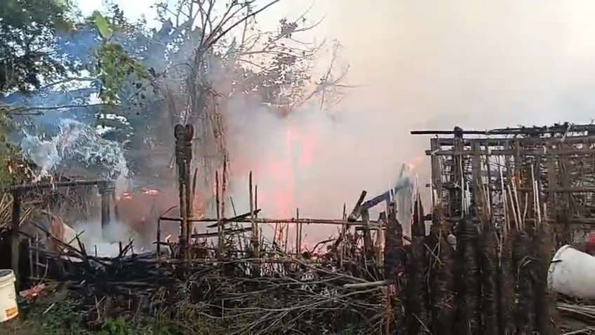 आग से पांच परिवारों का घर सहित लाखों रुपये की संपत्ति जलकर खाक