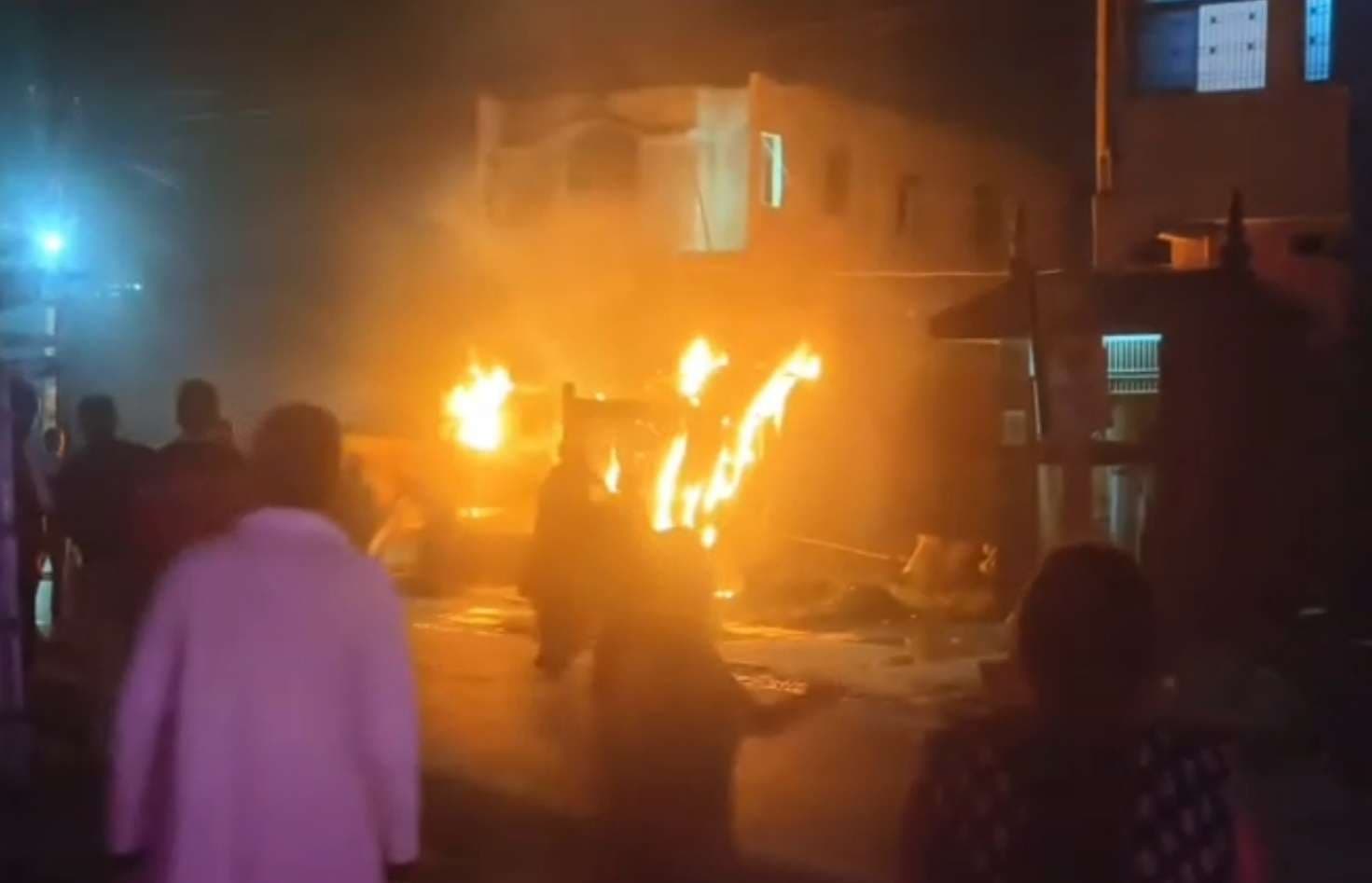 किराना दुकान में लगी आग