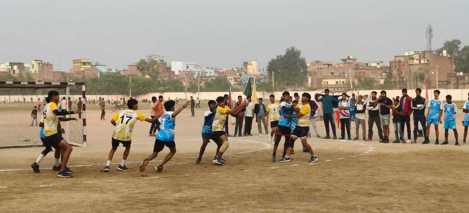 हैंडबॉल प्रतियोगिता में मगध की टीम ने कड़े मुकाबले में फाइनल जीता