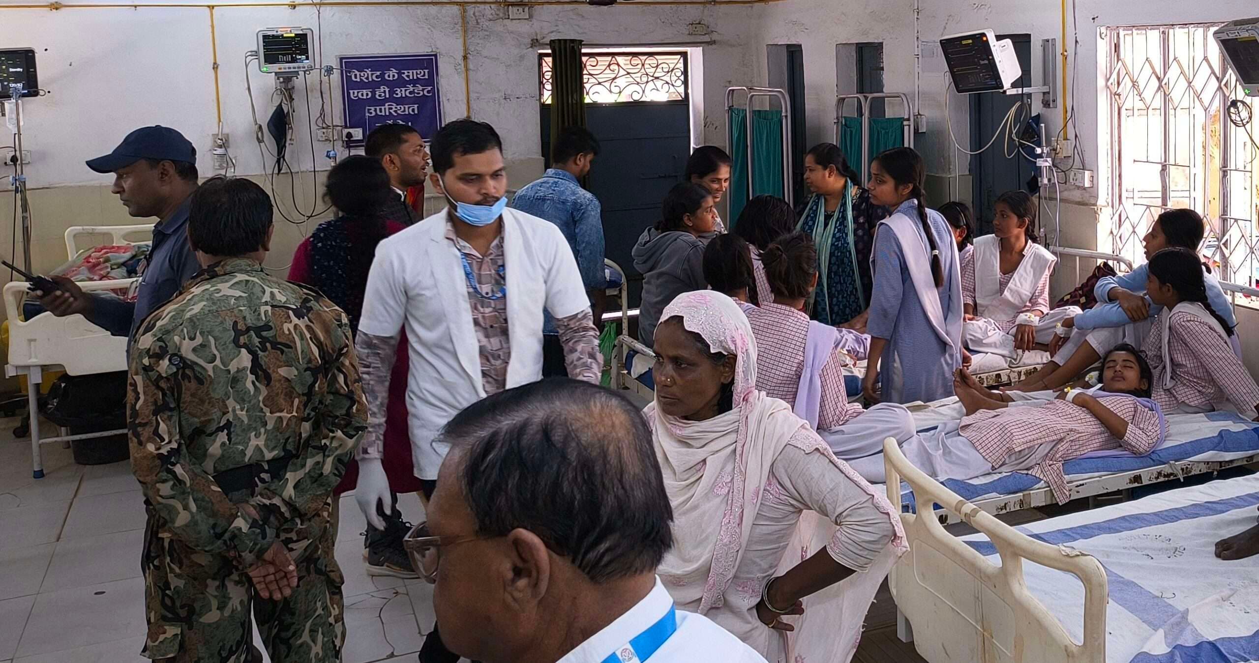 लिट्टी-चटनी खाने से ओबीसी गर्ल्स स्कूल की 14 छात्राओं की बिगड़ी तबीयत