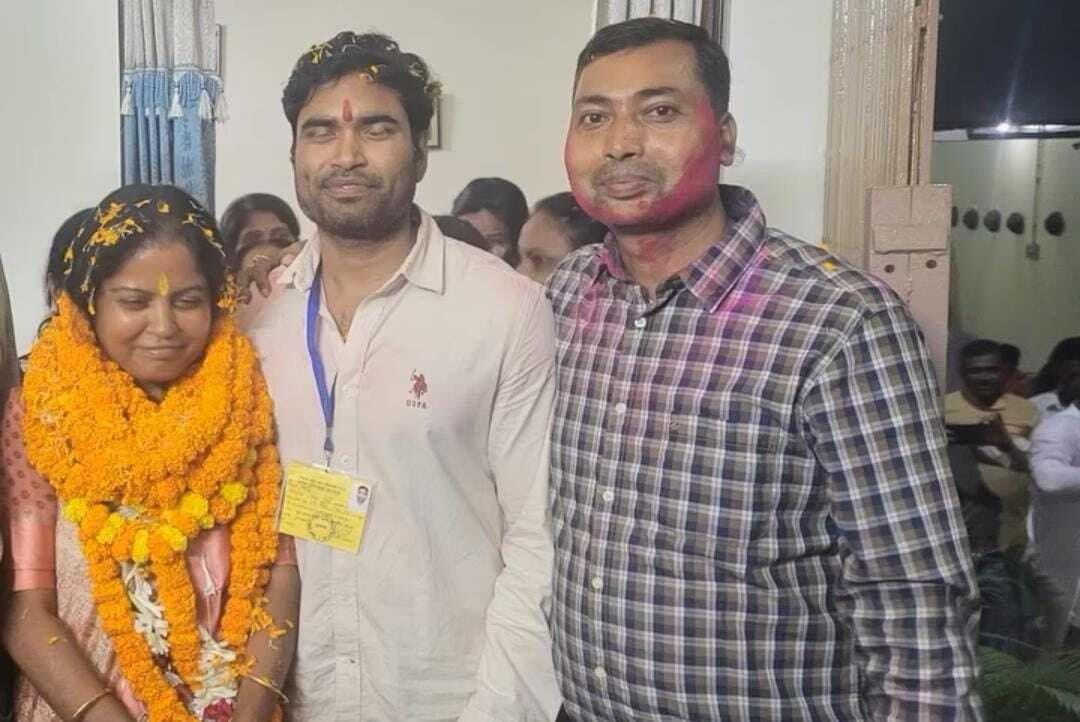 जीत के बाद मुख्य पार्षद ने विधायक को दी बधाई